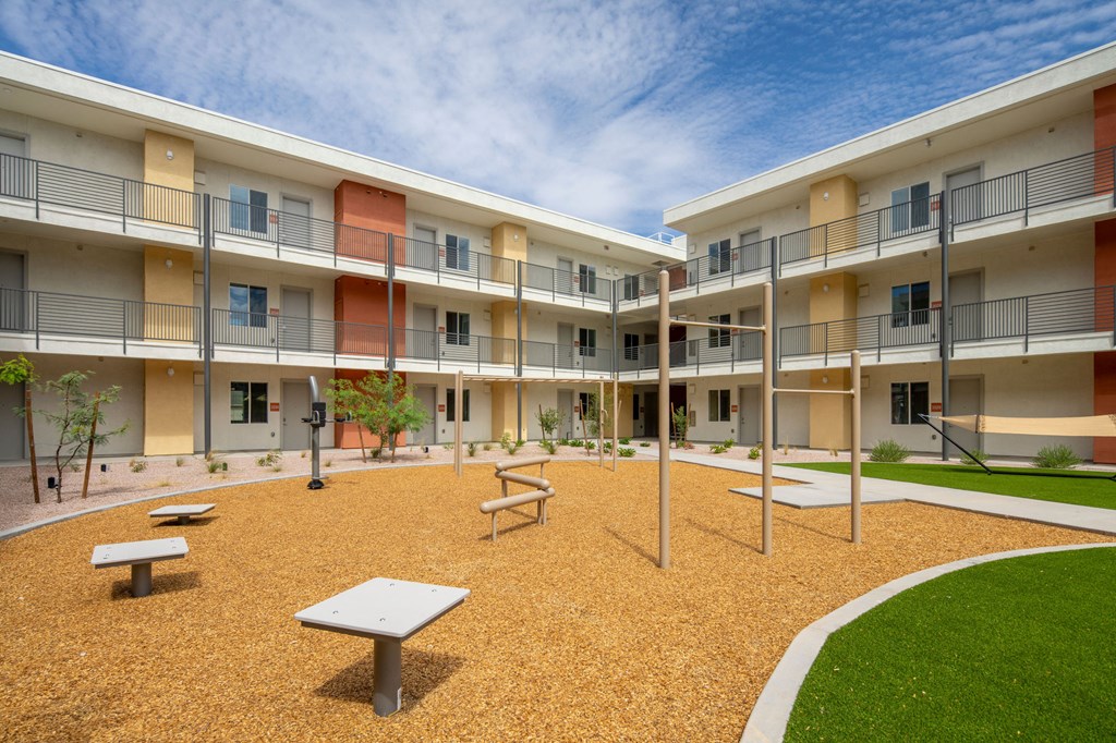 this is a photo of the courtyard in the courtyard apartment at harvard square apartments in d