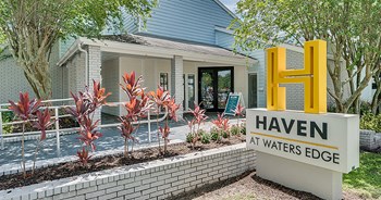 Leasing office exterior - Photo Gallery 14