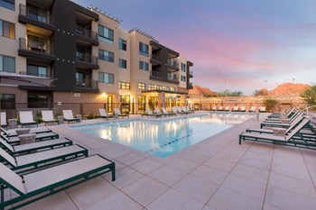 View of pool and sundeck - Photo Gallery 4