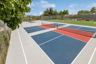 two tennis courts at Lakeside Casitas apartments