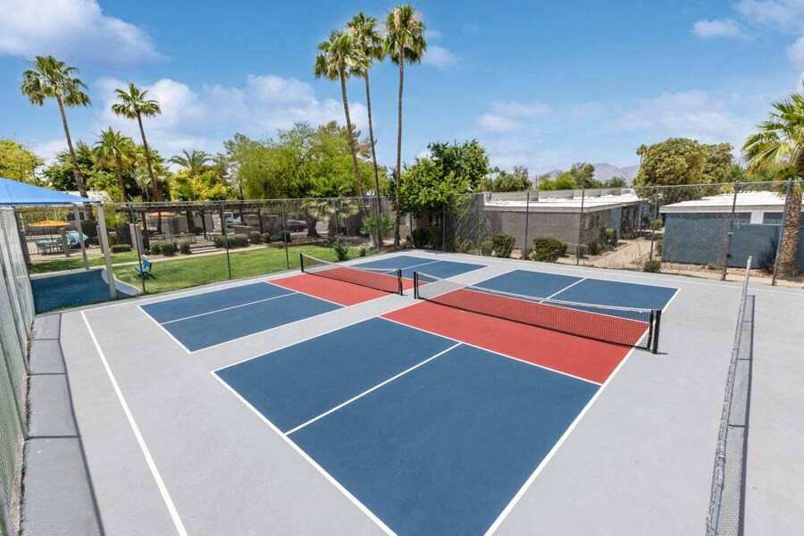Two tennis courts at Lakeside Casitas apartments