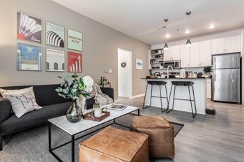 Model living room and kitchen with island bar - Photo Gallery 4