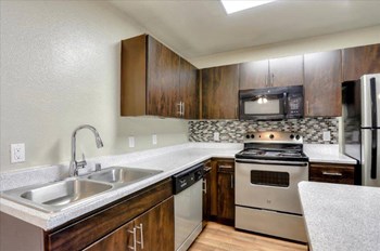 Model kitchen with energy-efficient appliances - Photo Gallery 5