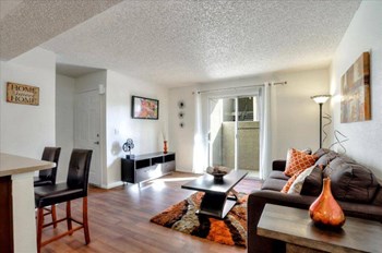 Model dining and living room area - Photo Gallery 2