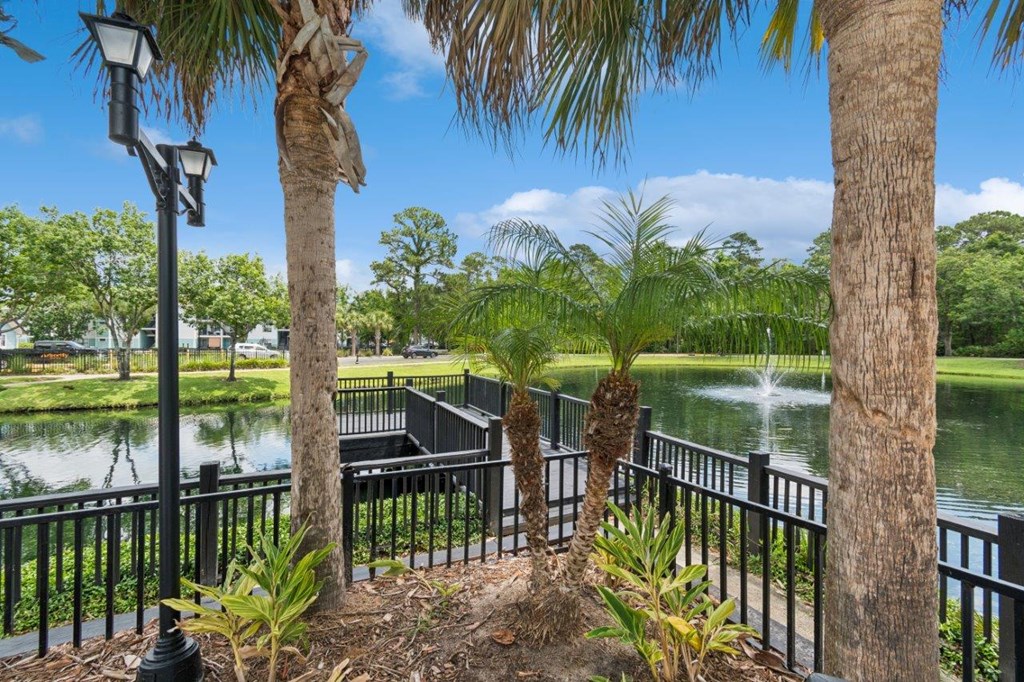 Community lake and landscaping at Mirage on Kernan Apartments in Jacksonville, FL