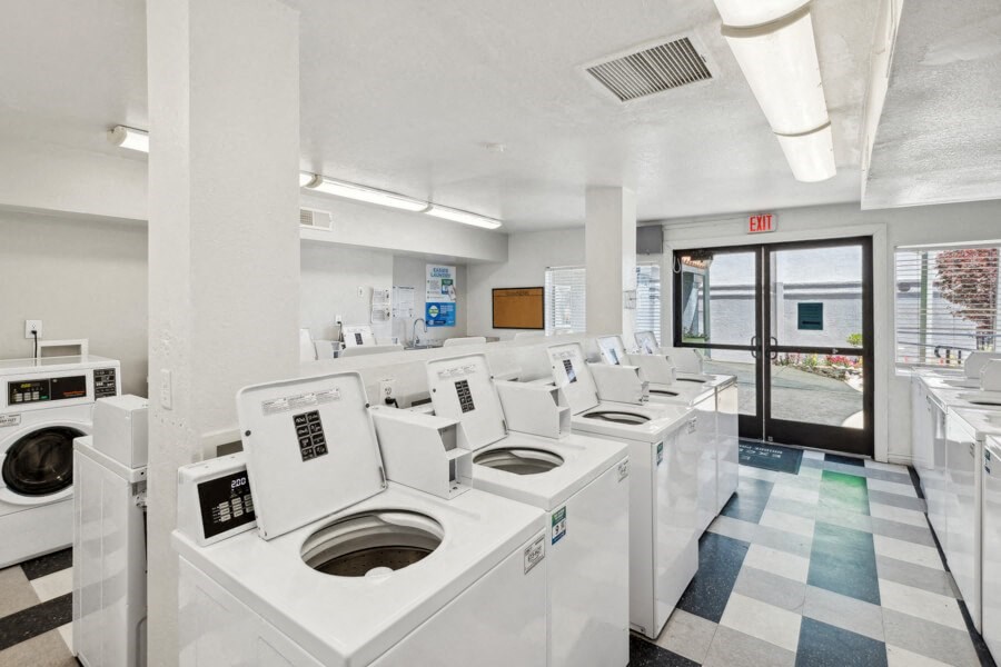 Laundry center at San Mateo