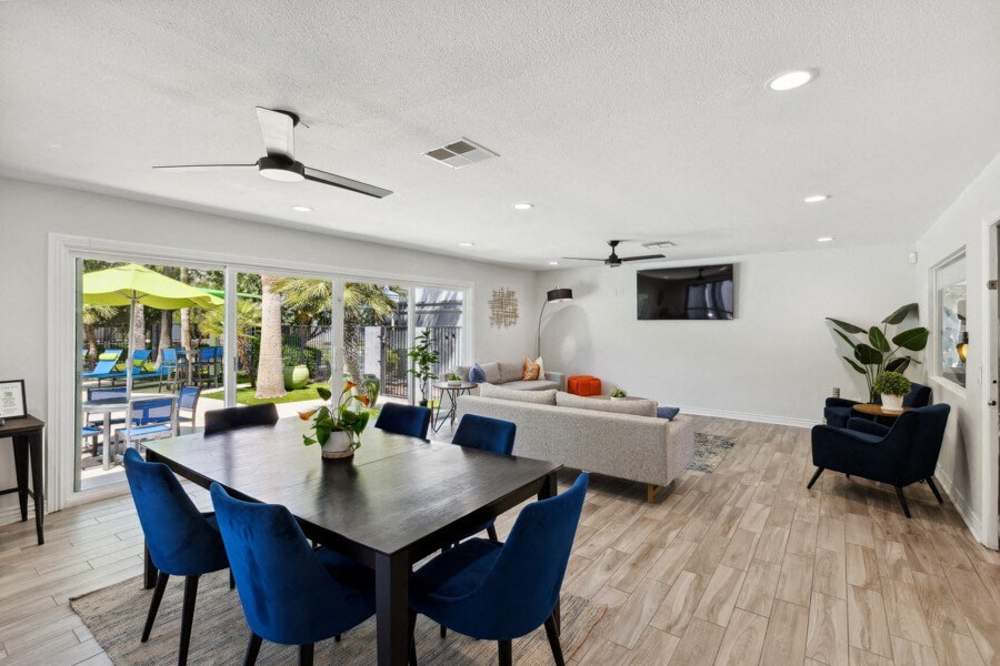 the preserve at ballantyne commons living room and dining area