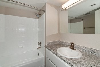 Model bathroom - Photo Gallery 5