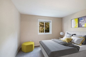 Bedroom Bedroom with a small window - Photo Gallery 4