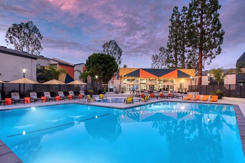 Swimming pool at Horizon Apartments in Santa Ana, California
