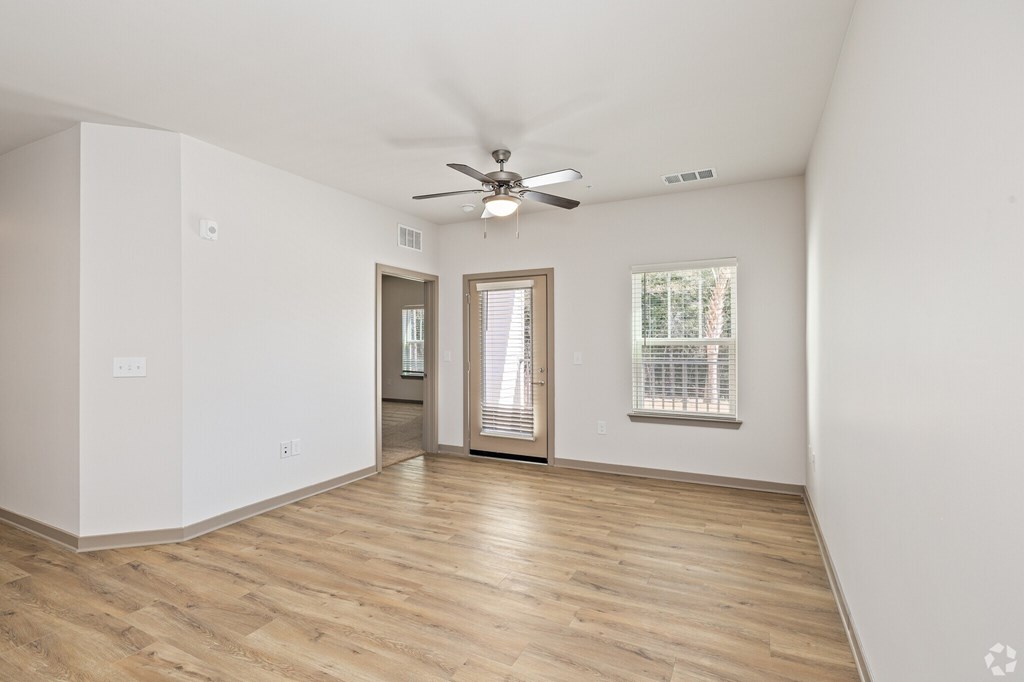 Vacant Living Area at Arbours at Crestveiw, Florida