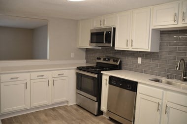 218 Olympia Drive 3 Beds Apartment for Rent Photo Gallery 1