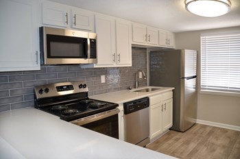 218 Olympia Drive 1-3 Beds Apartment for Rent - Photo Gallery 2