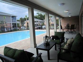Poolside Patio - Photo Gallery 6