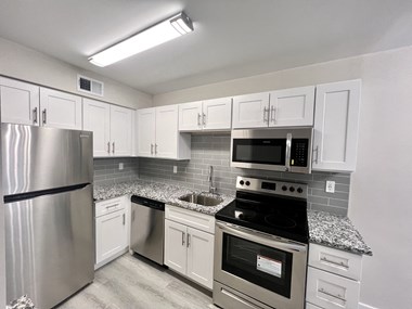 2700 Temple Crest Drive 1-2 Beds Apartment for Rent