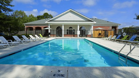 A pool with a sign that says 5' no diving.