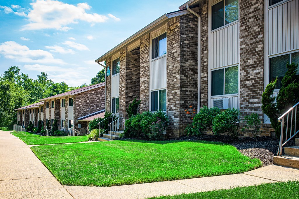 Lush Green Outdoor at Atlantic Pointe Apartments, Atlantic Highlands, NJ