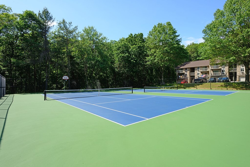 A tennis court at Atlantic Pointe Apartments, Atlantic Highlands, NJ 07716