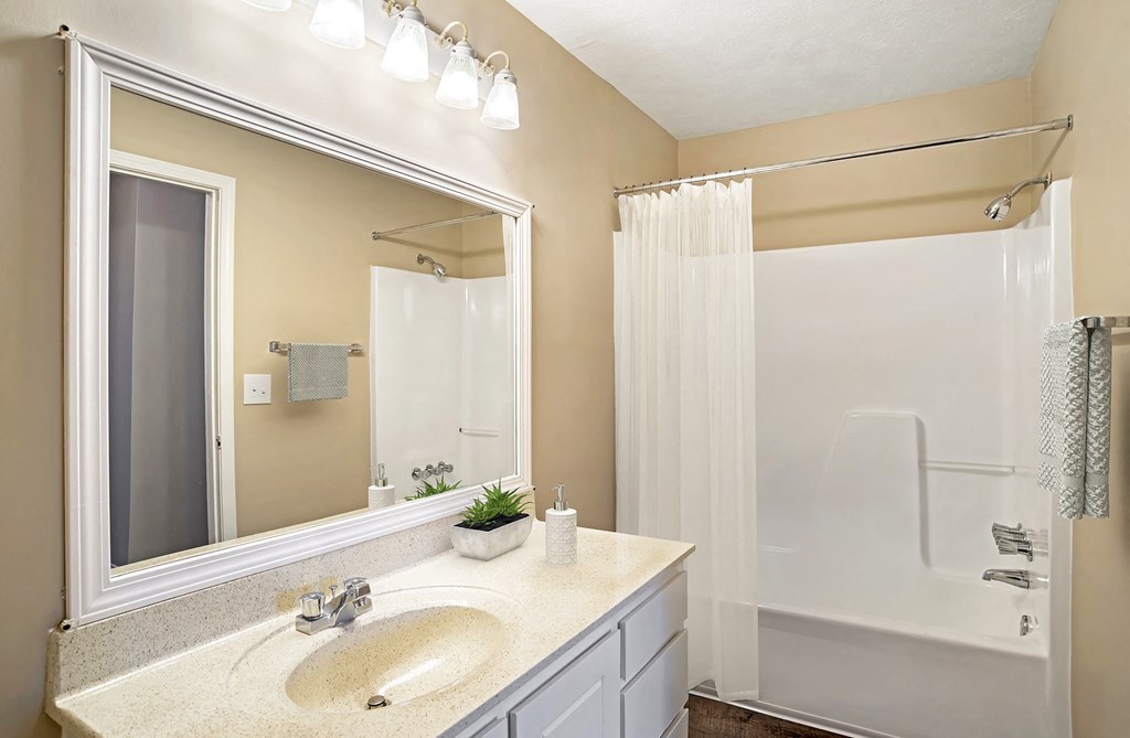 Arbors at Natchez Trace Bathroom