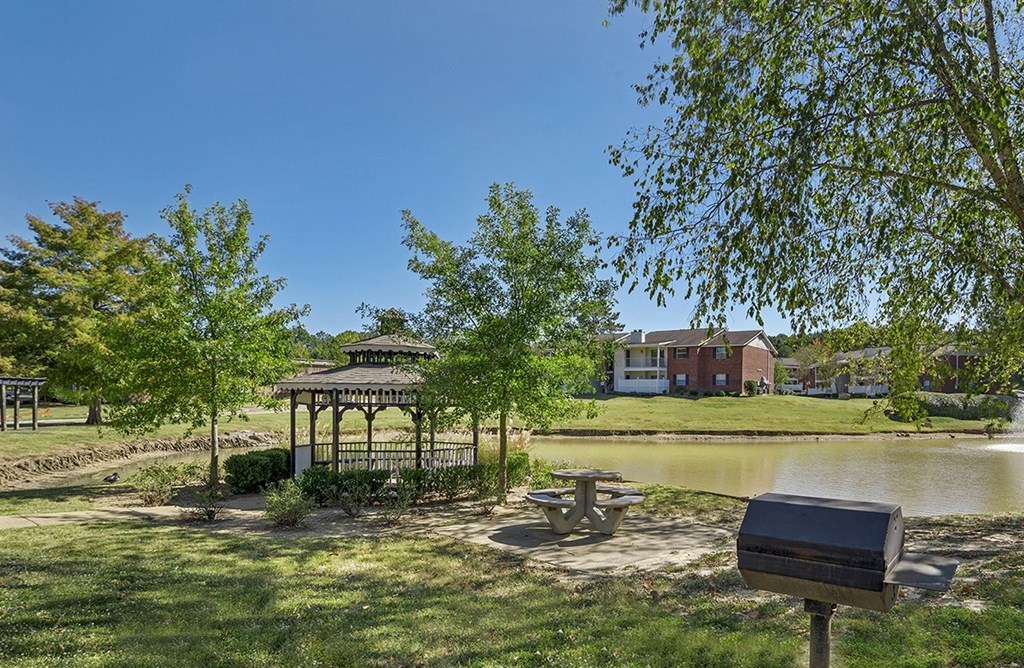 Arbors at Natchez Trace Exterior