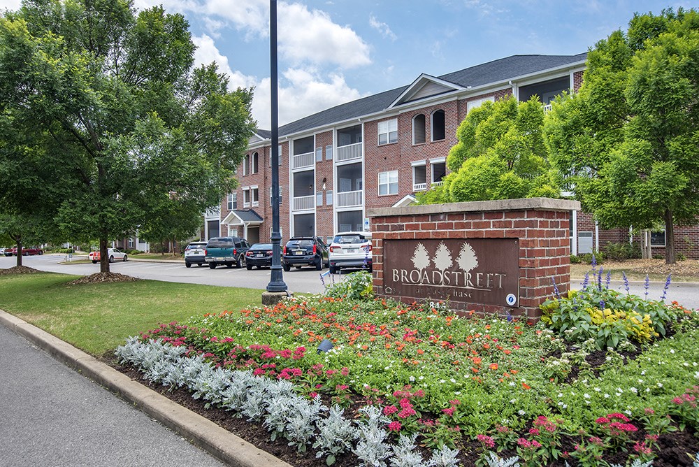 Exterior View at Broadstreet at EastChase Apartments, Montgomery