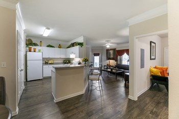 Villas at Cordova Kitchen - Photo Gallery 6