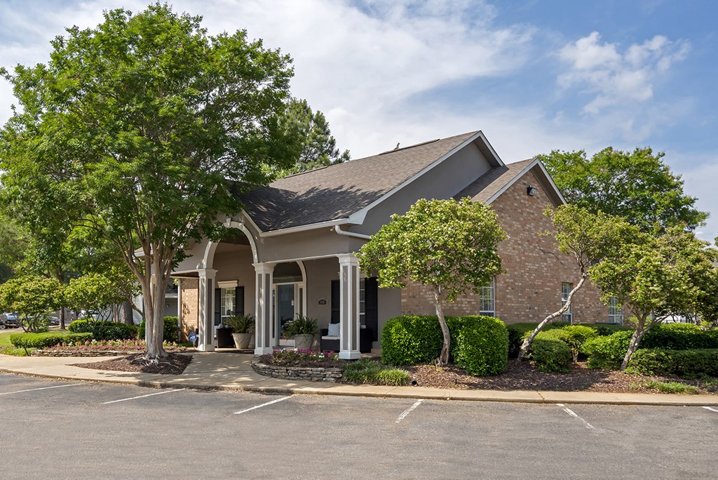 Exterior area at Crosswinds Apartments, Pearl, MS, 39208