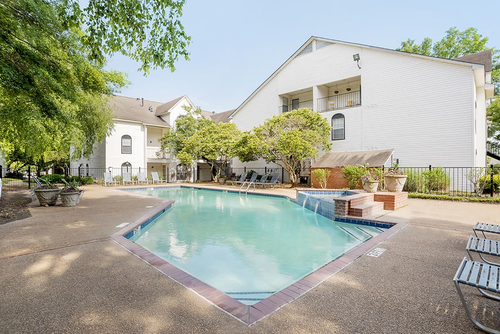 Crosswinds Pool at Crosswinds Apartments, Mississippi, 39208
