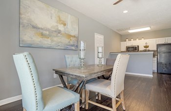Grand at Pearl Leasing Office - Photo Gallery 5