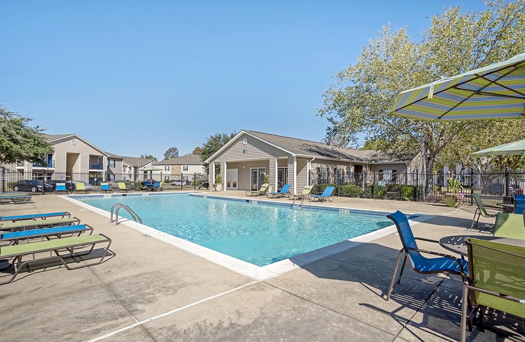 Pool at Grand at Pearl Apartments, Pearl