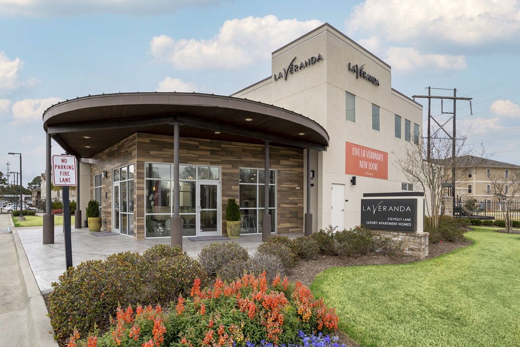 La Veranda Clubhouse