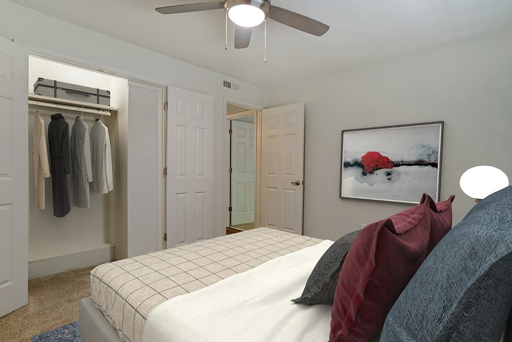 Comfortable Bedroom With Closet at Lakeshore Landing Apartments, Mississippi, 39157