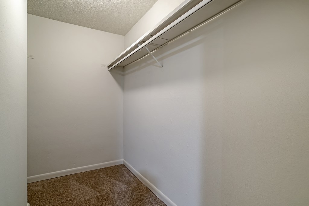 Closet at Lakeshore Landing Apartments, Mississippi