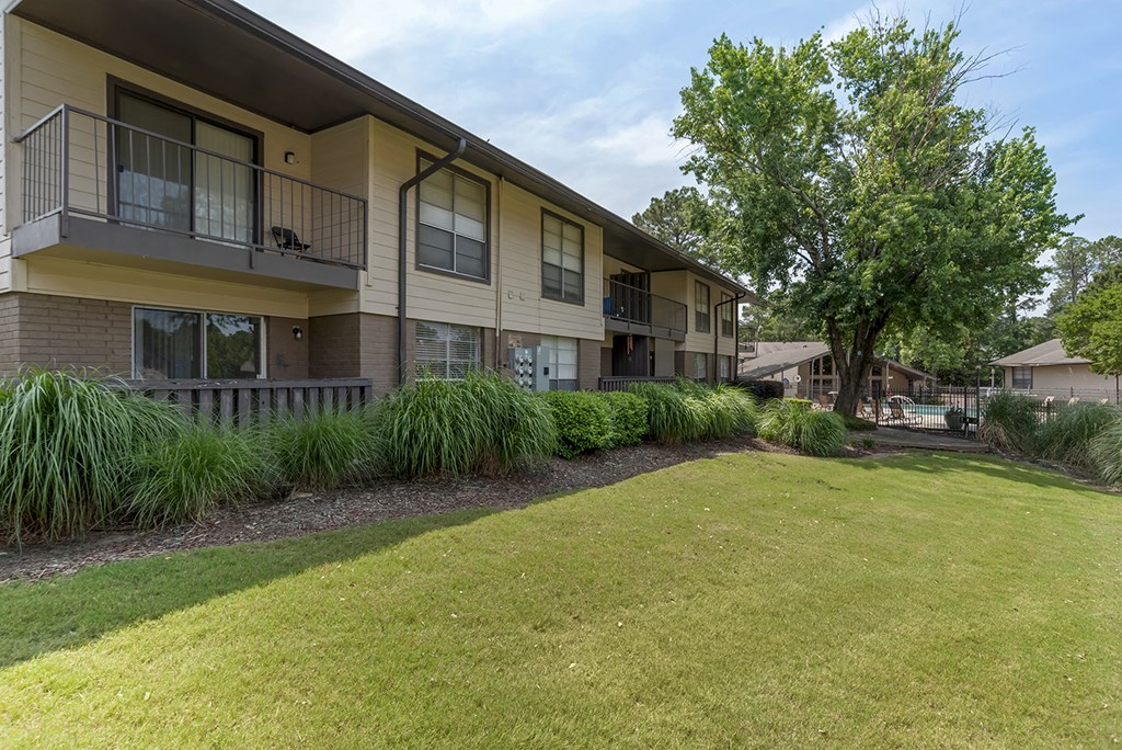Exterior View at Lakeshore Landing Apartments, Mississippi, 39157