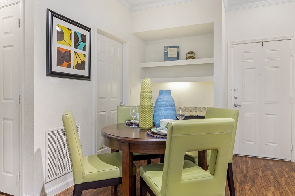 Classic Dining Area at Mansfield on the Green, Texas