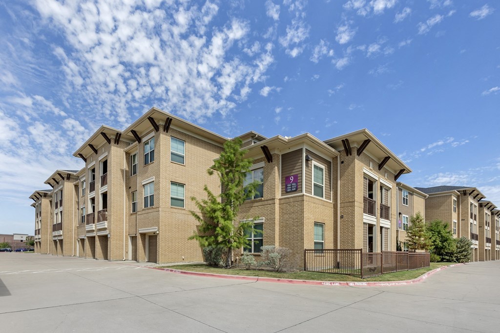 Exterior View Of Property at Mansfield on the Green, Milwaukie, 76063