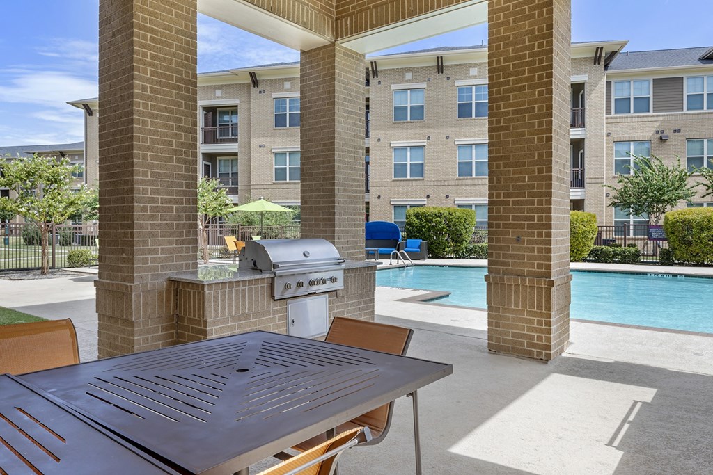 Poolside Sundeck And Grilling Area at Mansfield on the Green, Milwaukie, TX