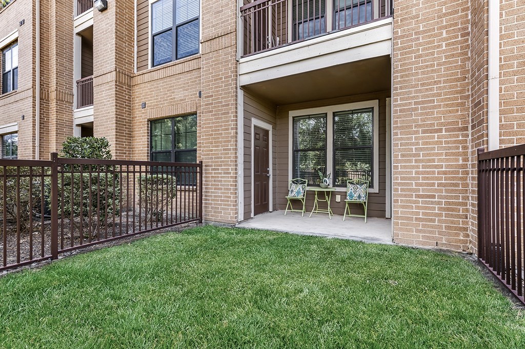 Private Patio And Balcony at Mansfield on the Green, Milwaukie, Texas