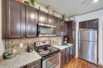 Mansfield on the Green Kitchen - Photo Gallery 4