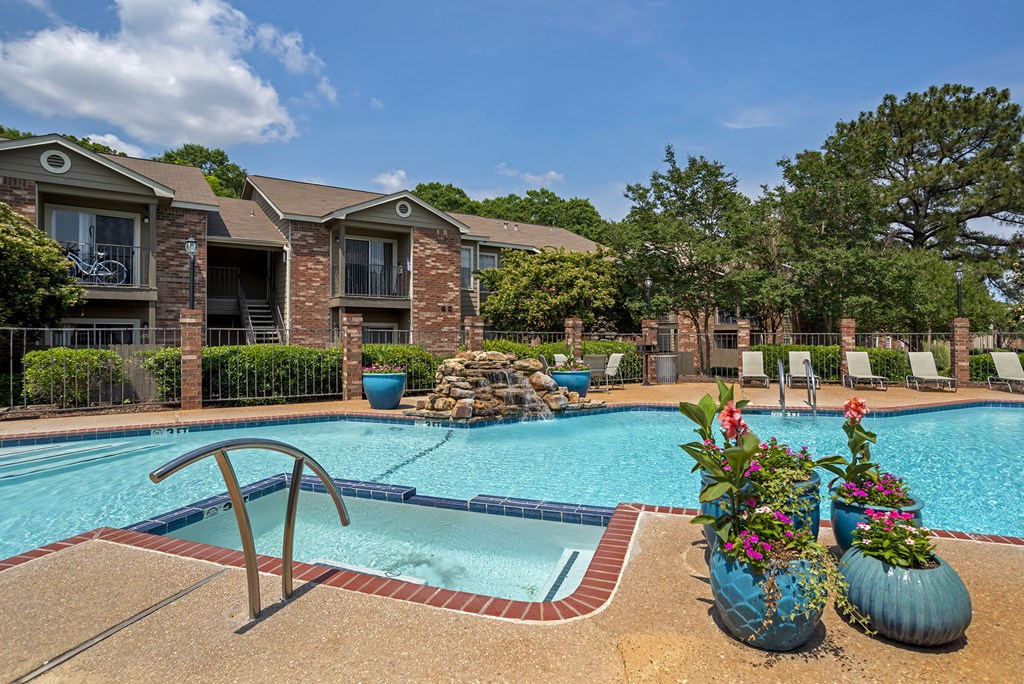 Hot Tub And Pool Hot Tub And Pool at Pear Orchard, Ridgeland, MS, 39157