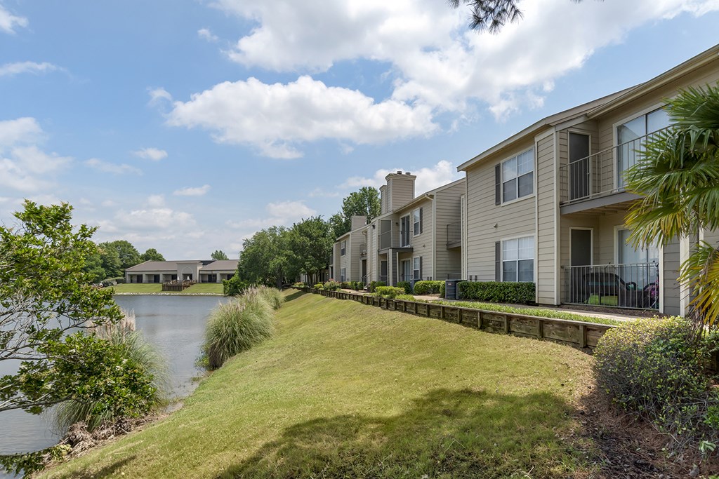 Lush Green Outdoor at Reflection Pointe, Flowood, MS