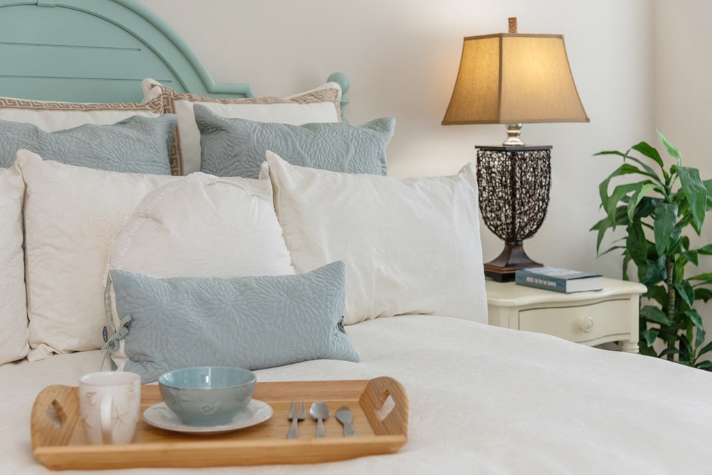 Bed tea and lamp at River House Apartments, Norfolk, Virginia