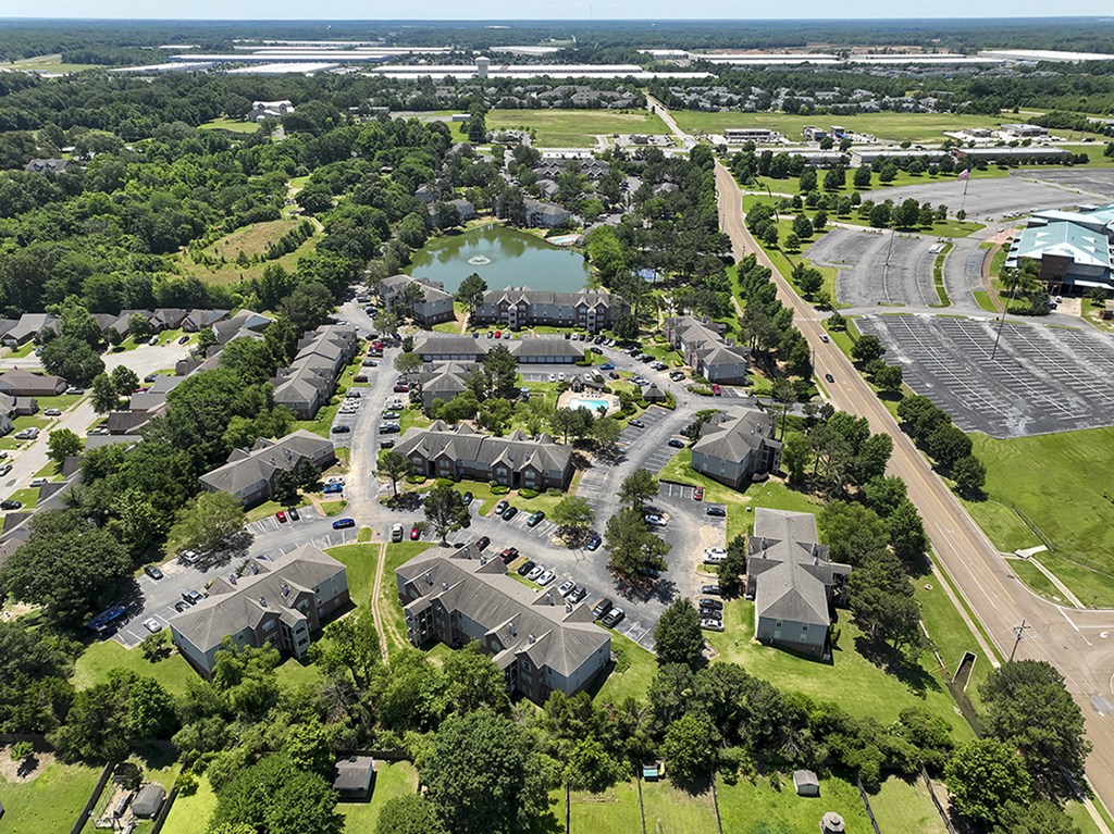 Aerial View of community at Southaven Pointe Apartments, Southaven