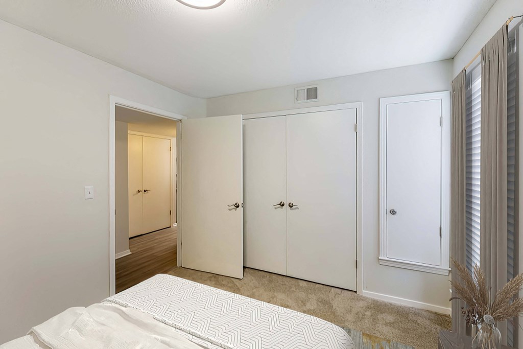 Classic Bedroom Classic Bedroom at Southaven Pointe Apartments, Mississippi, 38671
