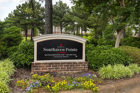Front View at Southaven Pointe Apartments, Southaven, MS