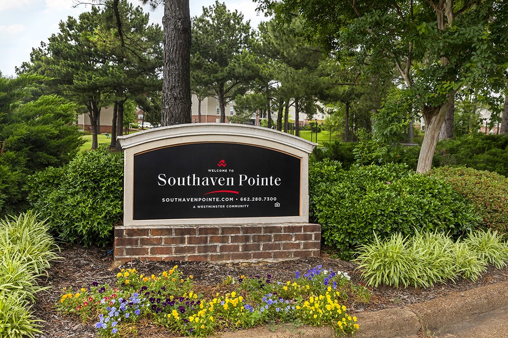 Front View Front View at Southaven Pointe Apartments, Southaven, MS