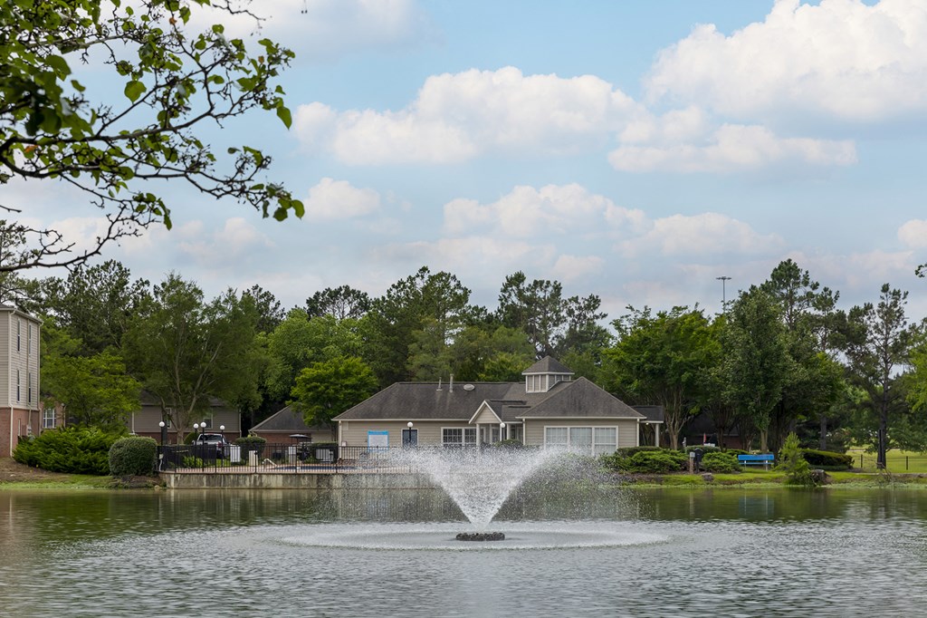 Elegant Exterior View at Southaven Pointe Apartments, Southaven, MS 38671