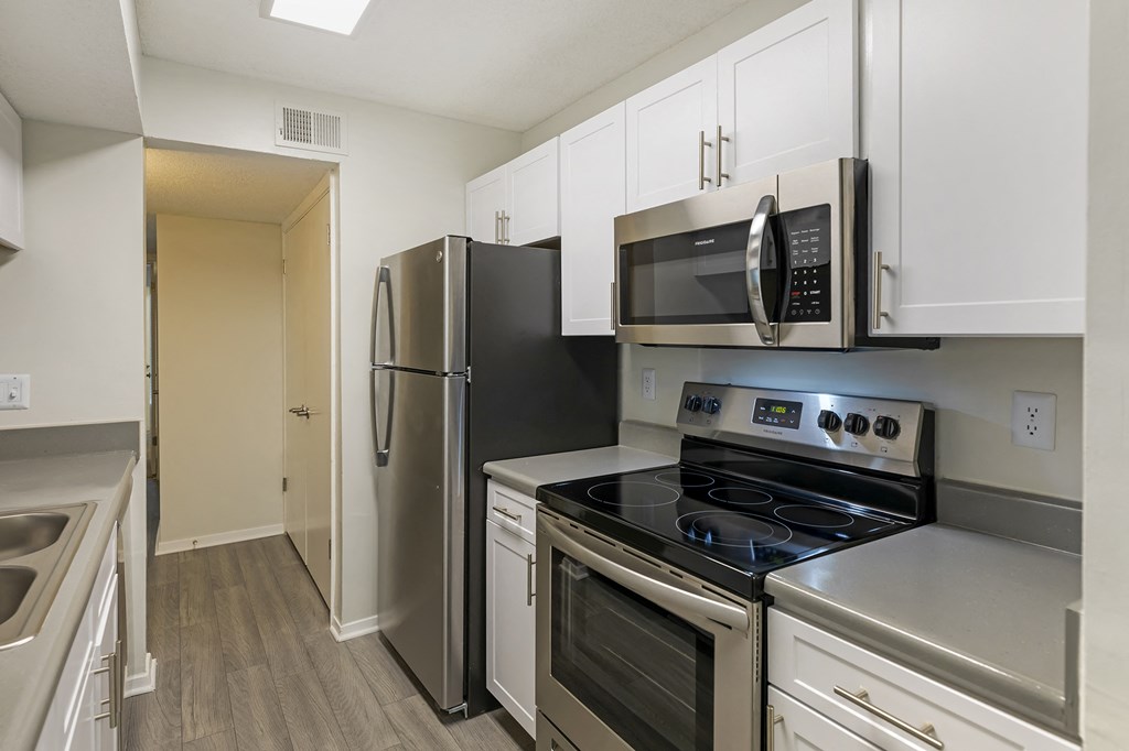 Kitchen at Southaven Pointe Apartments, Southaven, MS