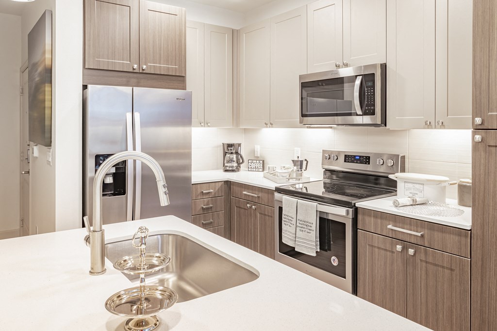 Black appliances at Stone Loch Apartments, Tomball
