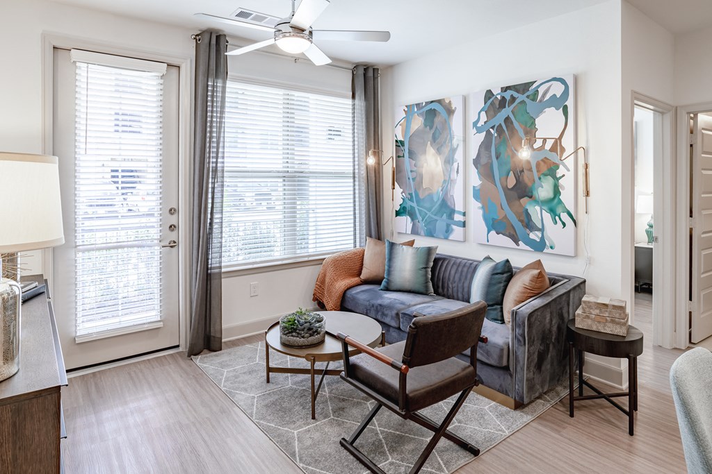 Living area at Stone Loch Apartments, TX 77375